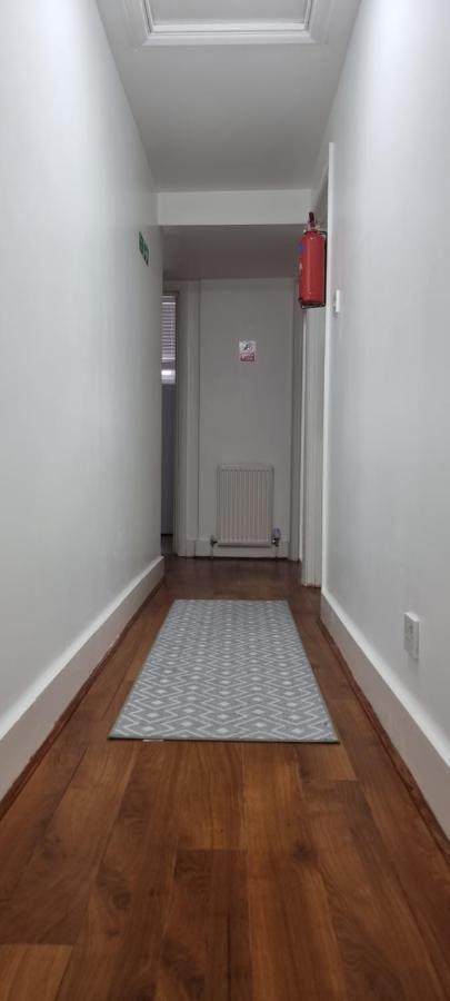 Cricklewood Broadway Guest Home ロンドン エクステリア 写真