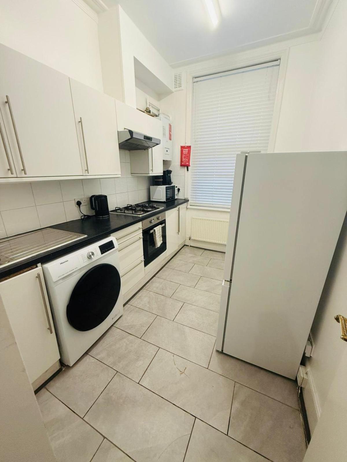 Cricklewood Broadway Guest Home ロンドン 部屋 写真