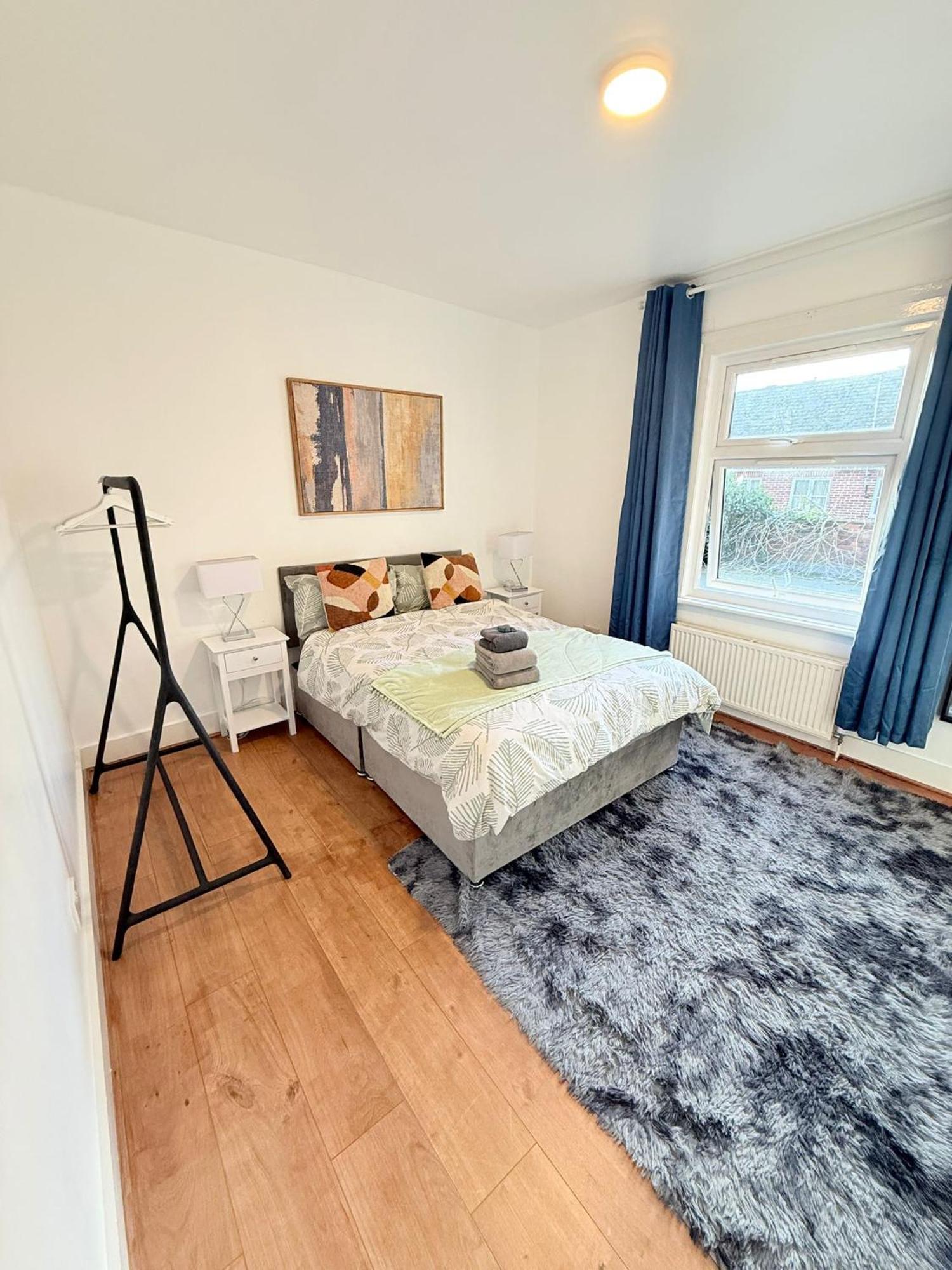 Cricklewood Broadway Guest Home ロンドン エクステリア 写真