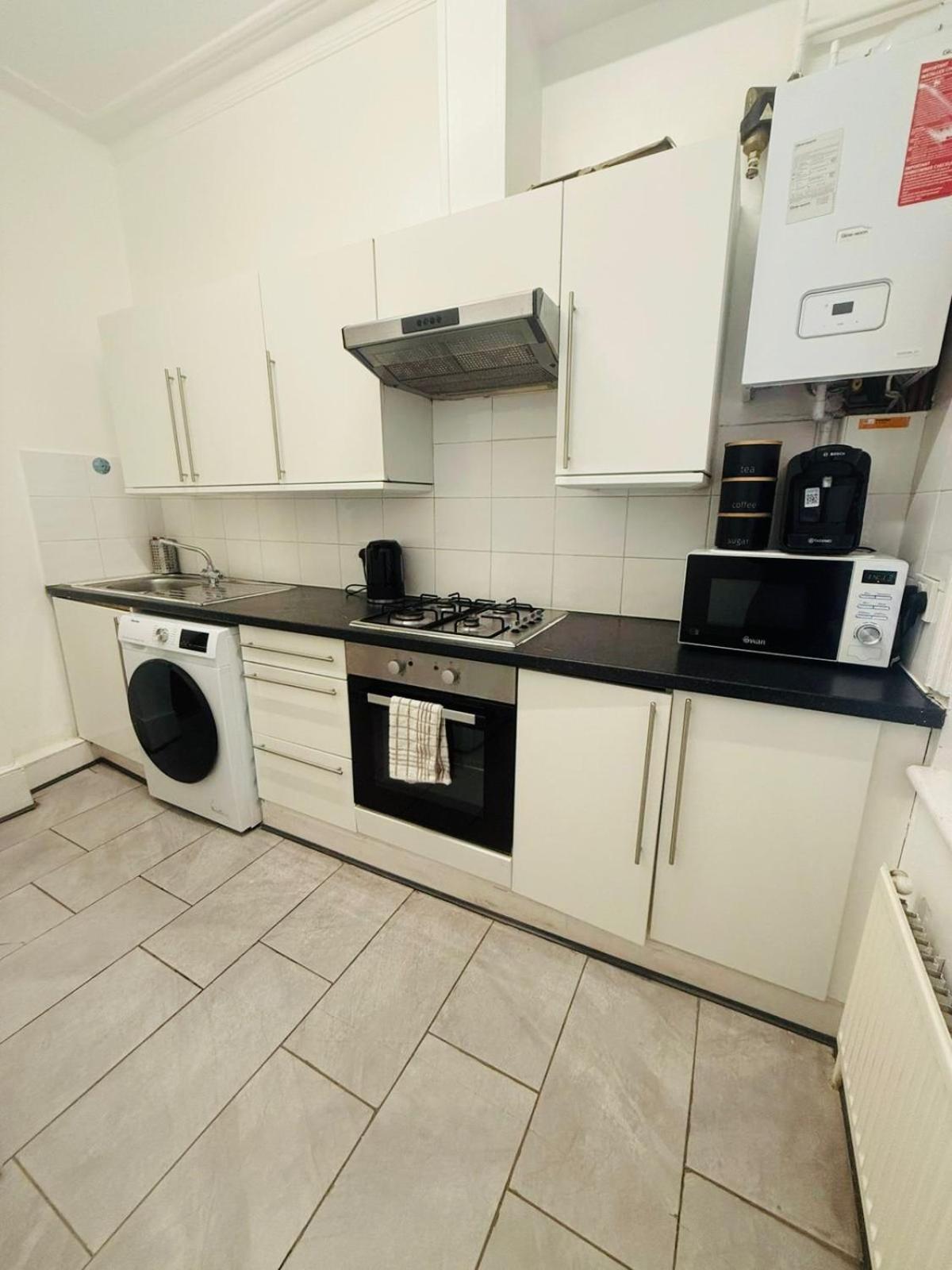 Cricklewood Broadway Guest Home ロンドン 部屋 写真
