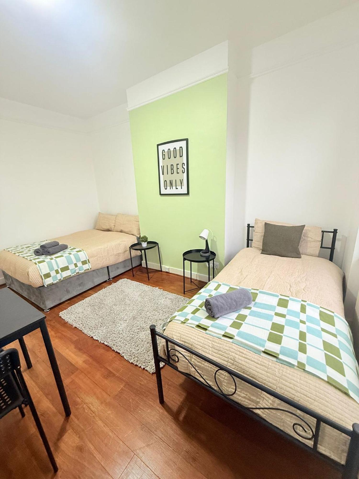 Cricklewood Broadway Guest Home ロンドン エクステリア 写真