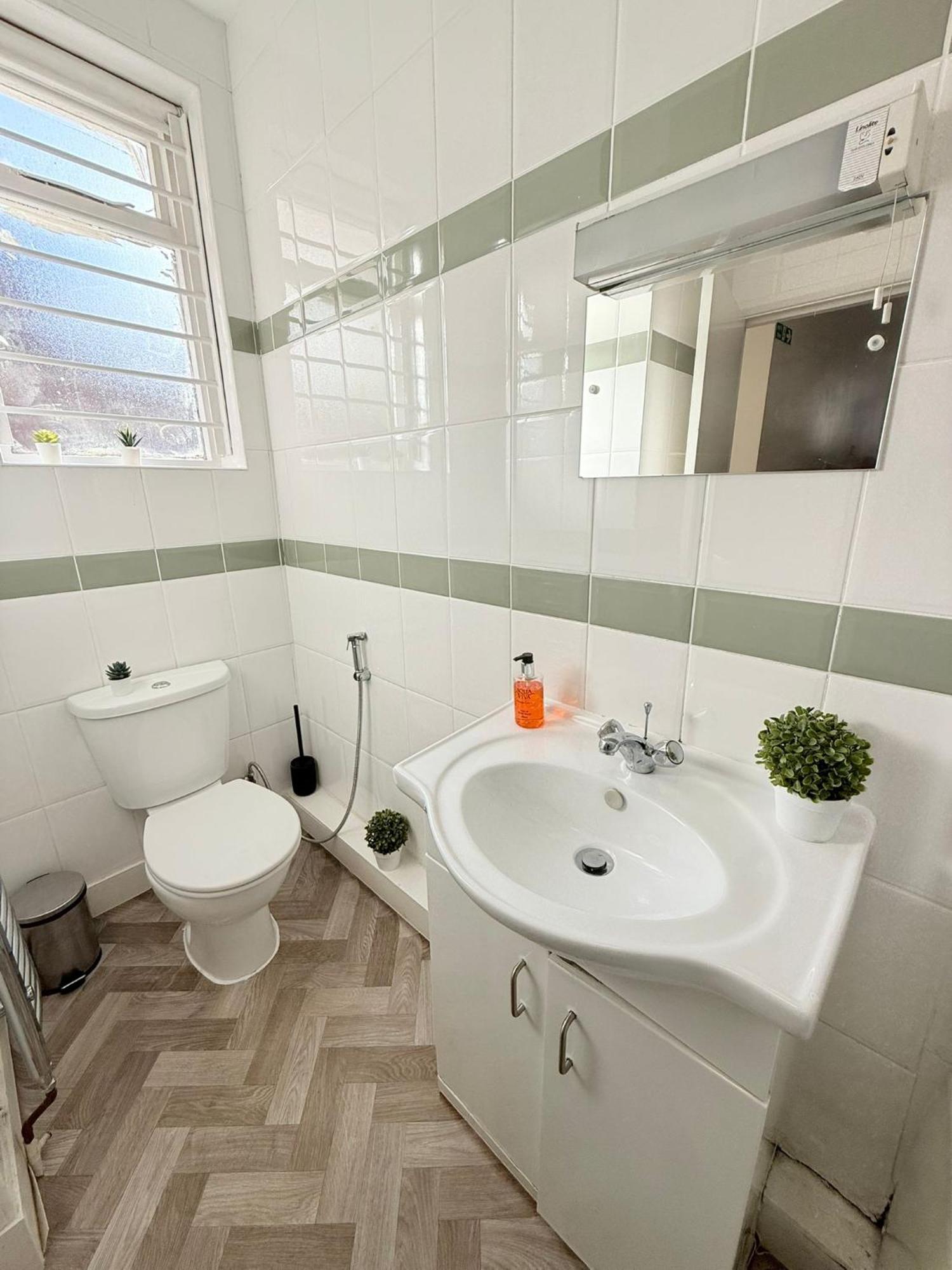 Cricklewood Broadway Guest Home ロンドン 部屋 写真