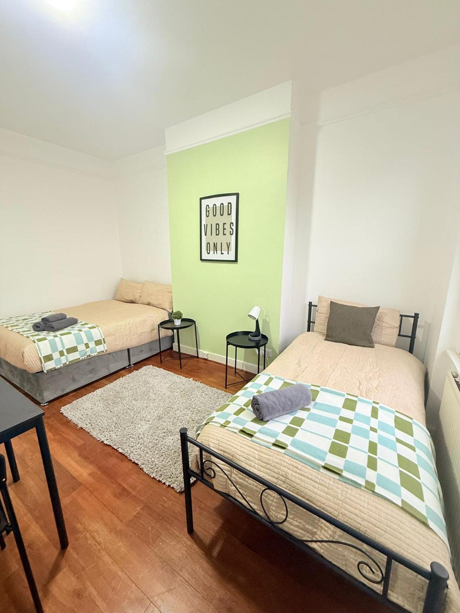 Cricklewood Broadway Guest Home ロンドン エクステリア 写真