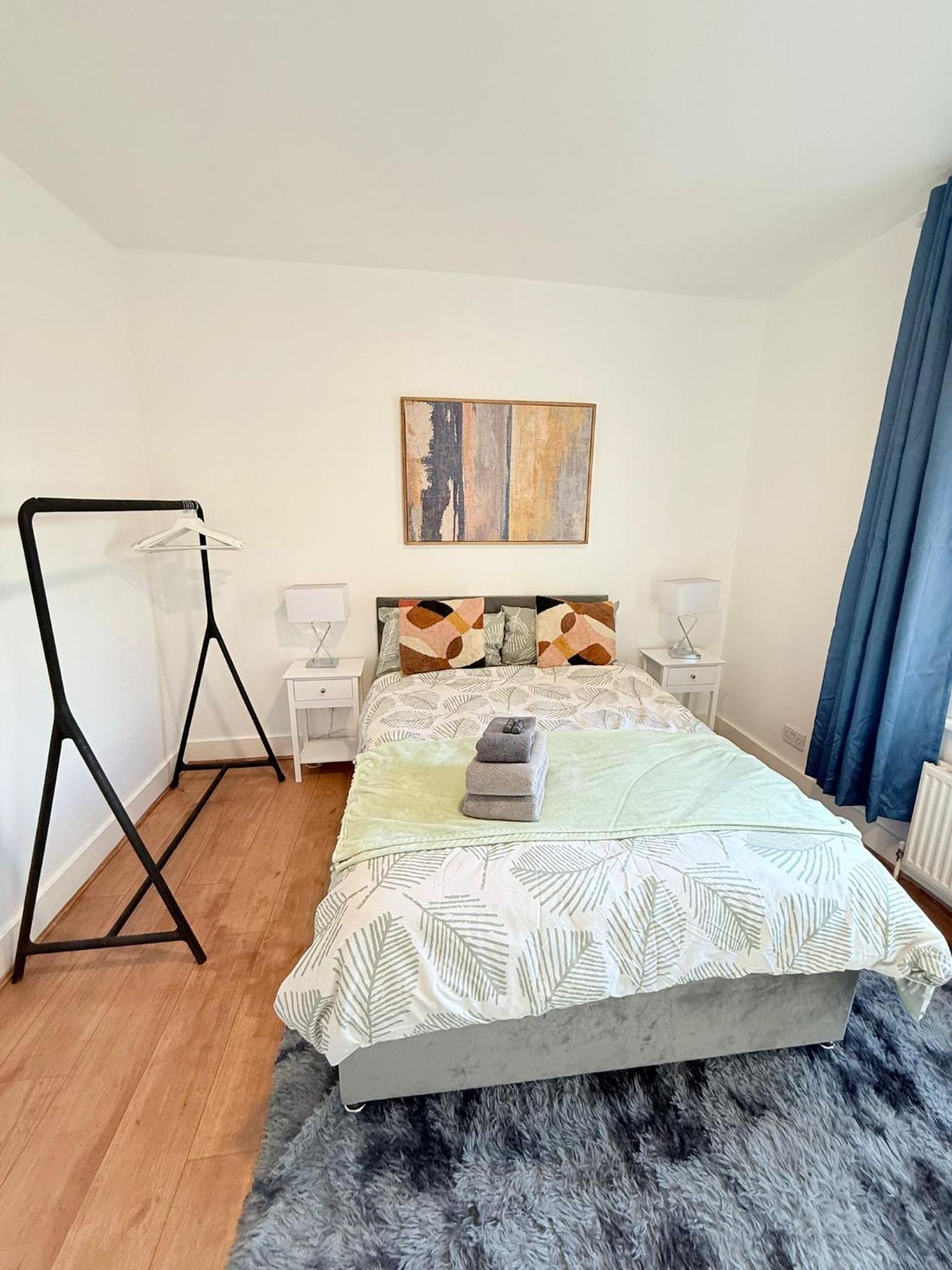 Cricklewood Broadway Guest Home ロンドン エクステリア 写真
