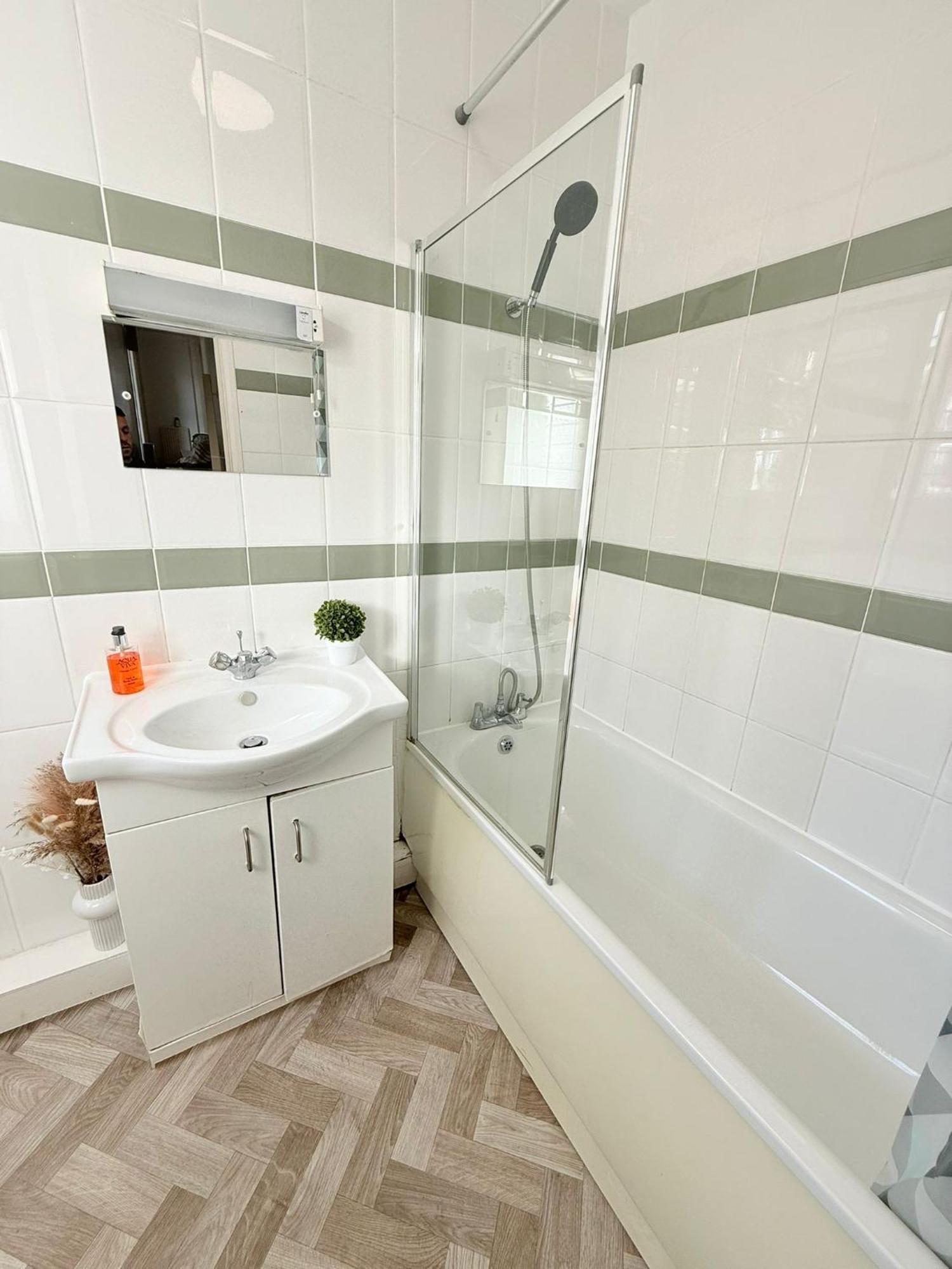 Cricklewood Broadway Guest Home ロンドン エクステリア 写真