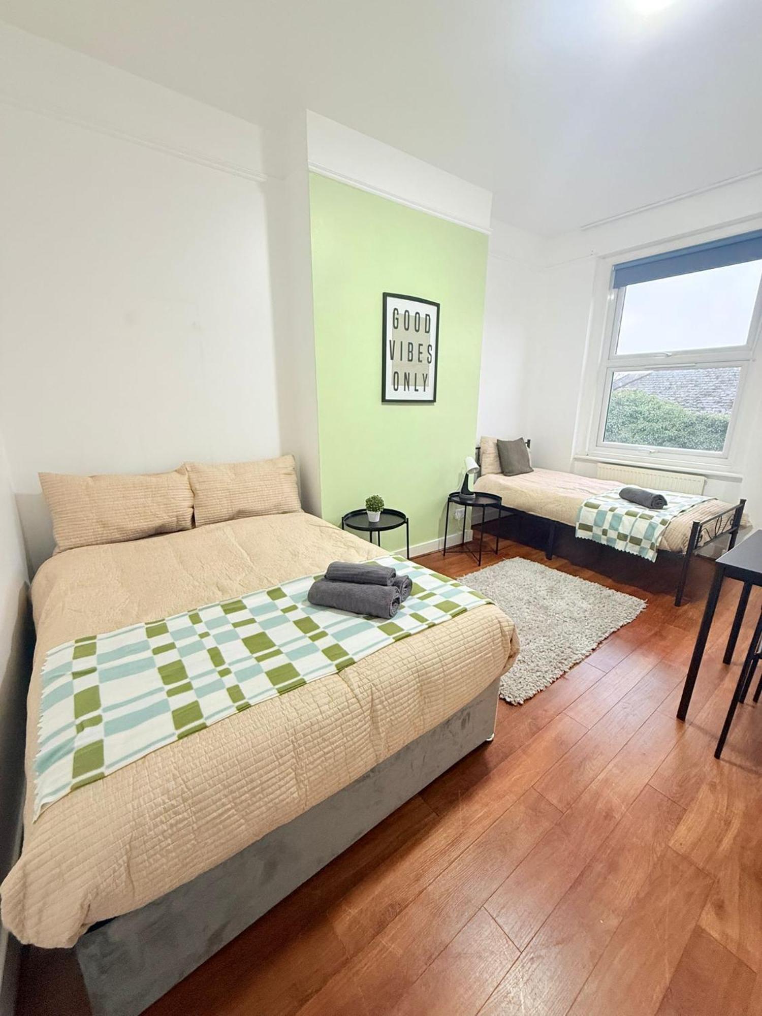 Cricklewood Broadway Guest Home ロンドン エクステリア 写真