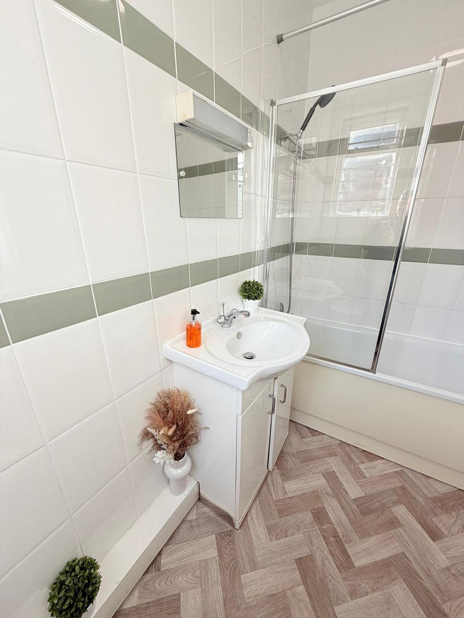 Cricklewood Broadway Guest Home ロンドン エクステリア 写真